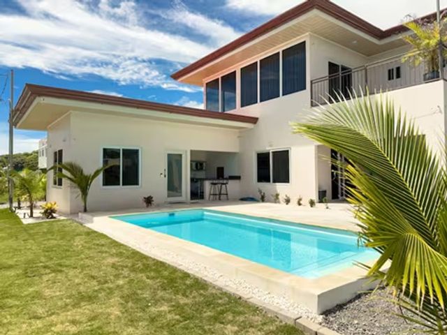 Residencia Contemporánea de 6 Dormitorios en Playa Hermosa — foto 20 de 20