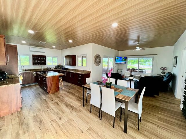 Residencia Contemporánea de 6 Dormitorios en Playa Hermosa — foto 6 de 20