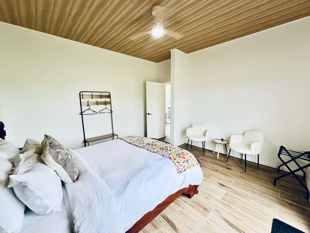 Residencia Contemporánea de 6 Dormitorios en Playa Hermosa — foto 9 de 20
