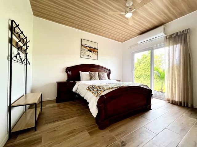 Residencia Contemporánea de 6 Dormitorios en Playa Hermosa — foto 12 de 20