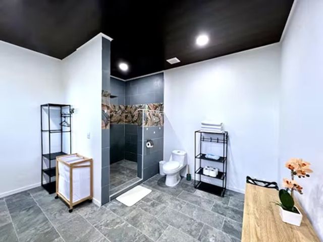 Residencia Contemporánea de 6 Dormitorios en Playa Hermosa — foto 16 de 20