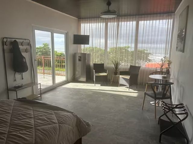 Residencia Contemporánea de 6 Dormitorios en Playa Hermosa — foto 4 de 20