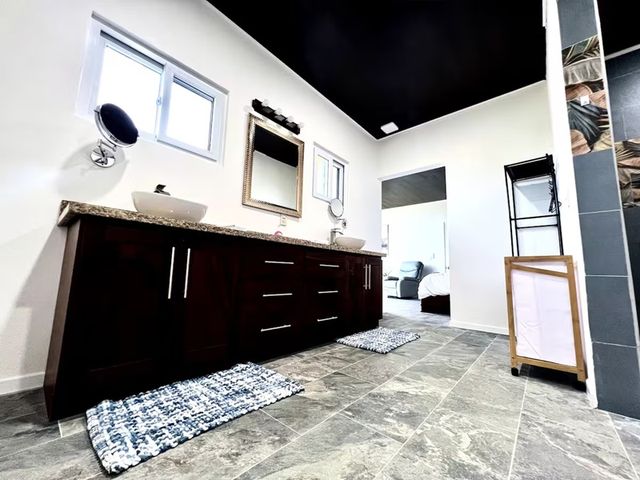 Residencia Contemporánea de 6 Dormitorios en Playa Hermosa — foto 13 de 20