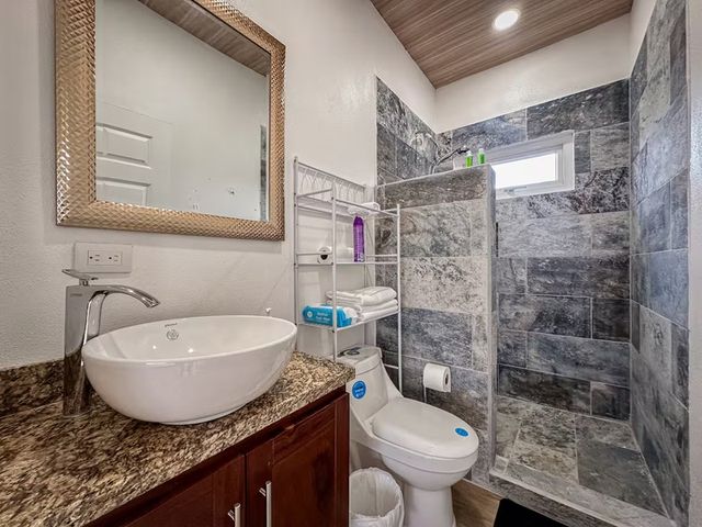 Residencia Contemporánea de 6 Dormitorios en Playa Hermosa — foto 19 de 20