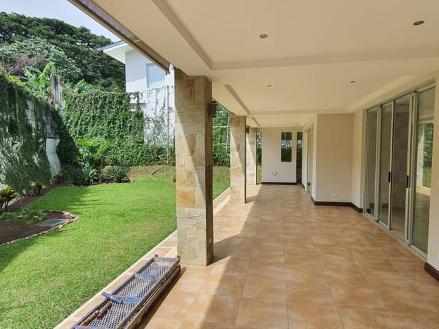 Jaboncillos de Escazu Casa Familiar de Lujo — photo 11 of 20