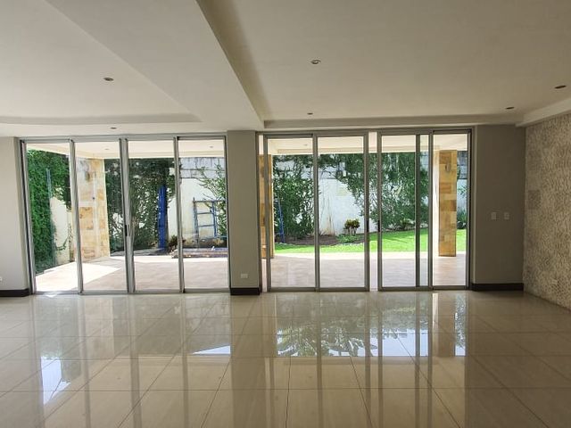 Jaboncillos de Escazu Casa Familiar de Lujo — photo 9 of 20