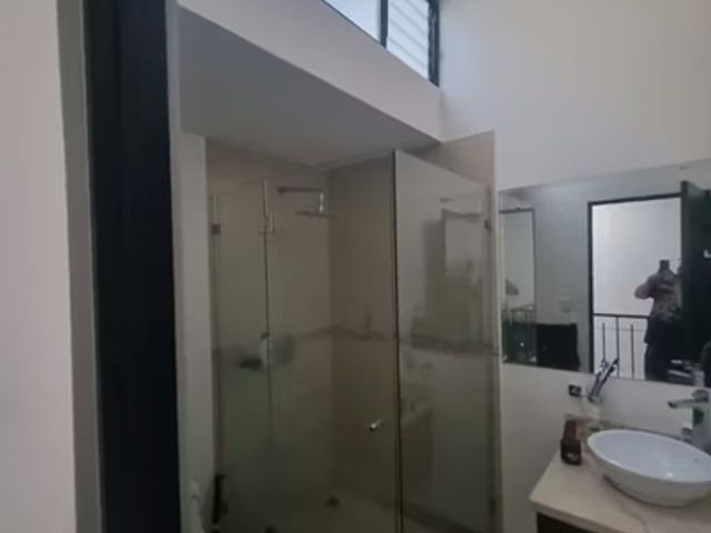 Townhouse de Lujo en Santa Ana Hills – Renovada, 169 m² y Amenidades de Primer Nivel — photo 2 of 18