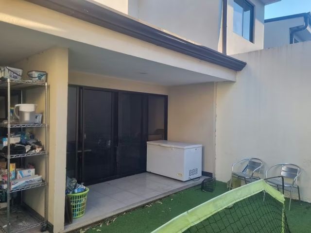 Townhouse de Lujo en Santa Ana Hills – Renovada, 169 m² y Amenidades de Primer Nivel — photo 6 of 18