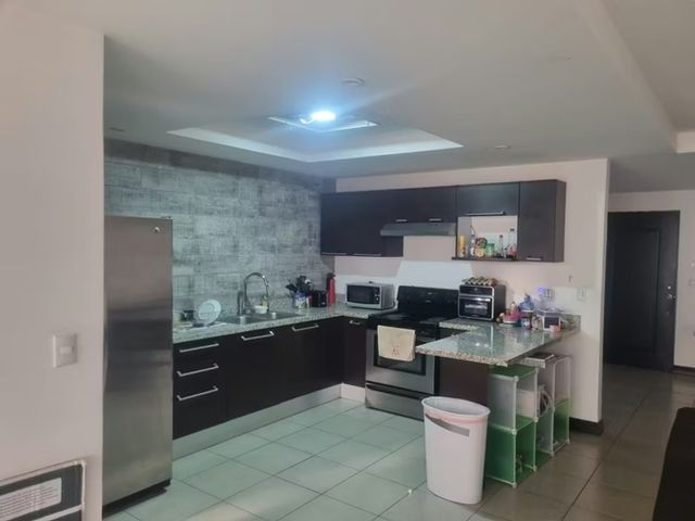 Townhouse de Lujo en Santa Ana Hills – Renovada, 169 m² y Amenidades de Primer Nivel — photo 8 of 18