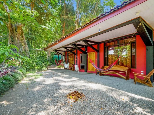 Exclusiva Oportunidad de Inversión: Hotel Boutique en Puerto Viejo, Limón — photo 7 of 20