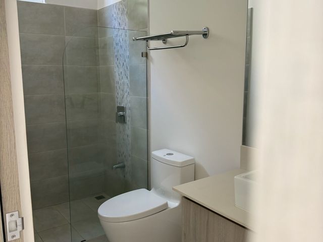 Residencia Moderna en La Ribera de Belén – 3 Hab / 3 Parqueos — photo 2 of 14