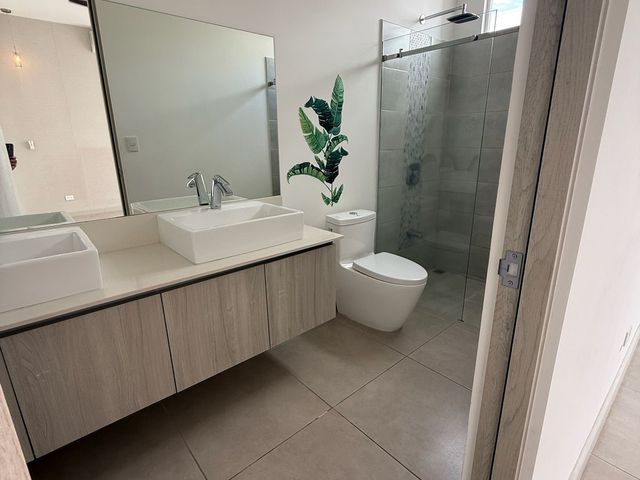 Residencia Moderna en La Ribera de Belén – 3 Hab / 3 Parqueos — photo 5 of 14