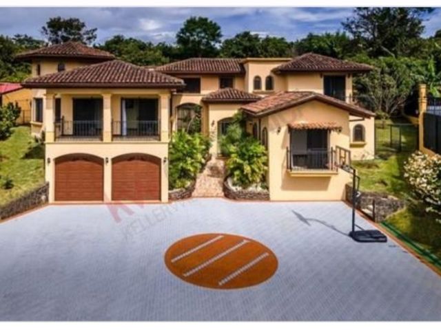 Mansion en Santa Barbara Heredia 4 Dormitorios 550 m2 — photo 1 of 15