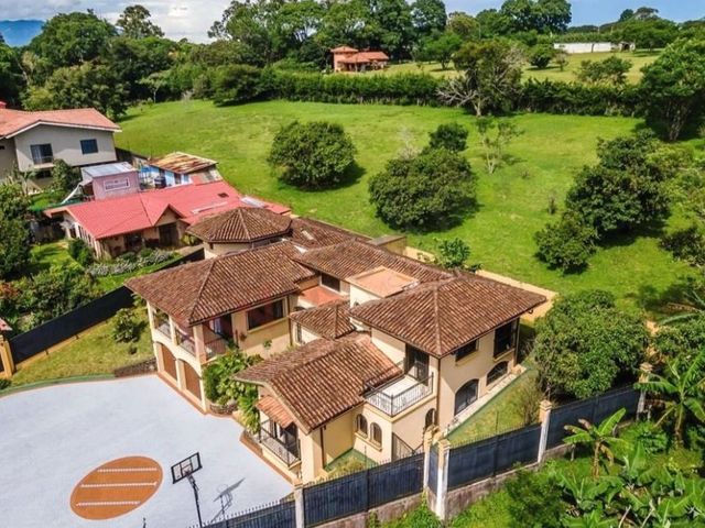 Mansion en Santa Barbara Heredia 4 Dormitorios 550 m2 — photo 10 of 15