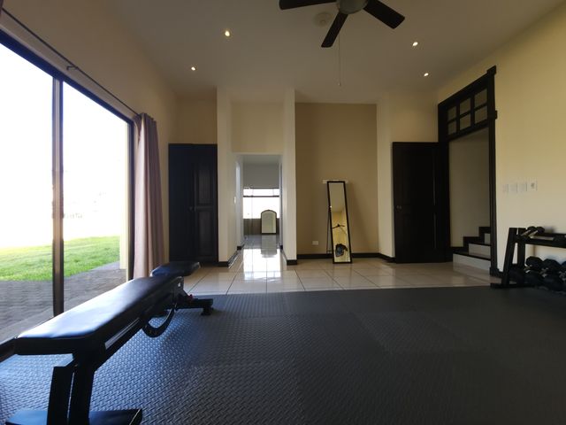 Residencia de Lujo en Ciudad Cariari | 862 m² de Terreno, Smart Home y Ubicación Estratégica — foto 7 de 18