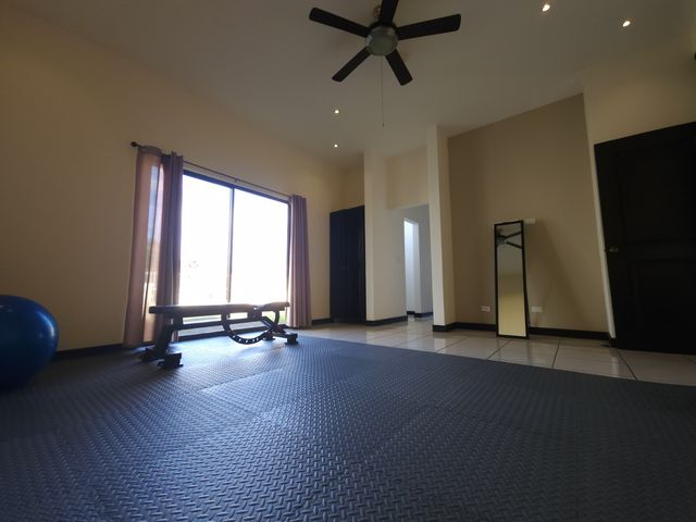 Residencia de Lujo en Ciudad Cariari | 862 m² de Terreno, Smart Home y Ubicación Estratégica — foto 8 de 18