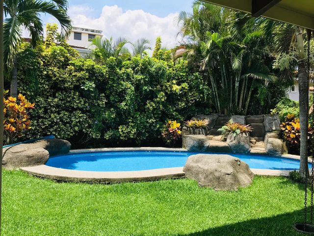 Lujosa Residencia con Piscina en Valle del Sol – El Estilo de Vida que Usted Merece en Lindora — photo 1 of 10