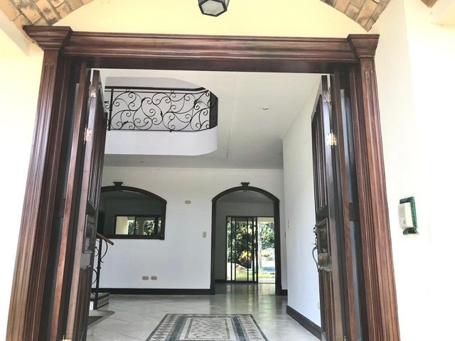Lujosa Residencia con Piscina en Valle del Sol – El Estilo de Vida que Usted Merece en Lindora — photo 2 of 10