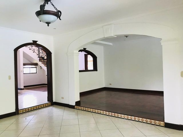 Lujosa Residencia con Piscina en Valle del Sol – El Estilo de Vida que Usted Merece en Lindora — photo 7 of 10