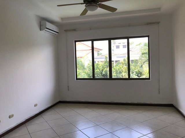 Lujosa Residencia con Piscina en Valle del Sol – El Estilo de Vida que Usted Merece en Lindora — photo 5 of 10