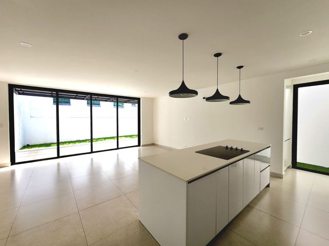 Oportunidad de Inversión: Casa Moderna en Santa Ana con Rentabilidad Inmediata — photo 2 of 18