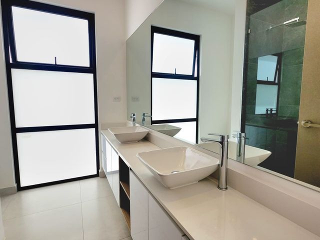 Oportunidad de Inversión: Casa Moderna en Santa Ana con Rentabilidad Inmediata — photo 10 of 18