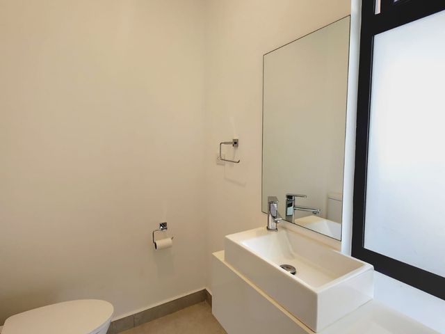 Oportunidad de Inversión: Casa Moderna en Santa Ana con Rentabilidad Inmediata — photo 3 of 18