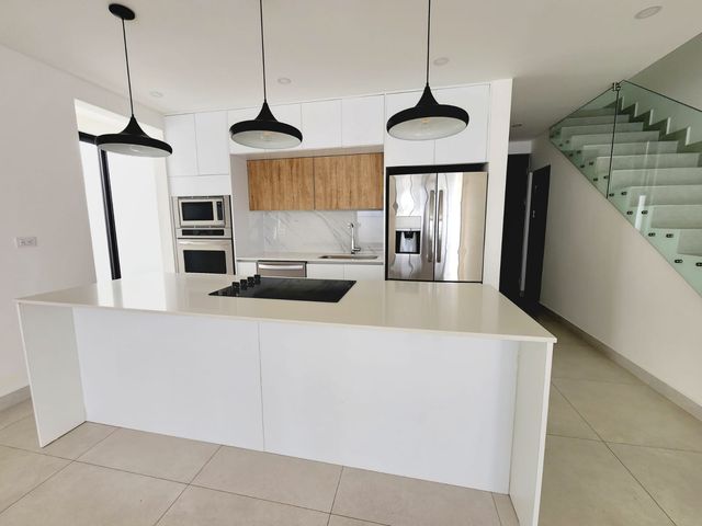 Oportunidad de Inversión: Casa Moderna en Santa Ana con Rentabilidad Inmediata — photo 5 of 18