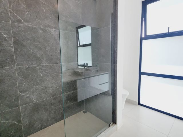 Oportunidad de Inversión: Casa Moderna en Santa Ana con Rentabilidad Inmediata — photo 13 of 18