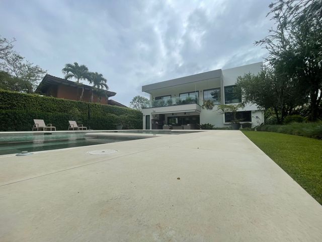 Residencia de Lujo Contemporánea frente al Campo de Golf – Valle del Sol, Santa Ana — photo 2 of 20