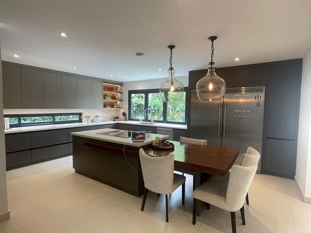 Residencia de Lujo Contemporánea frente al Campo de Golf – Valle del Sol, Santa Ana — photo 13 of 20