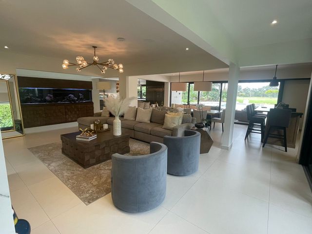 Residencia de Lujo Contemporánea frente al Campo de Golf – Valle del Sol, Santa Ana — photo 17 of 20