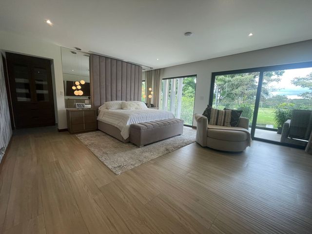 Residencia de Lujo Contemporánea frente al Campo de Golf – Valle del Sol, Santa Ana — photo 15 of 20