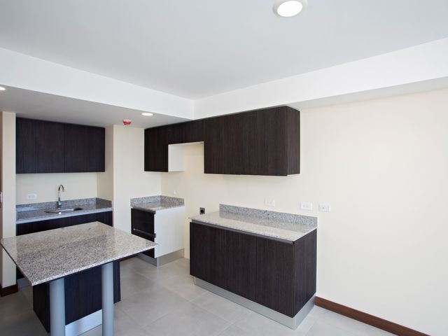 Moderno Apartamento en Piso 14 – Torres Los Yoses (Vistas al Sur) — photo 1 of 9