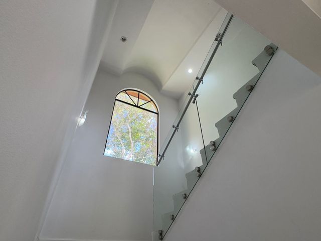 Residencia Colonial en Mora: 4 Hab / 3.5 Baños — 350 m² Const / 774 m² Lote — photo 3 of 20