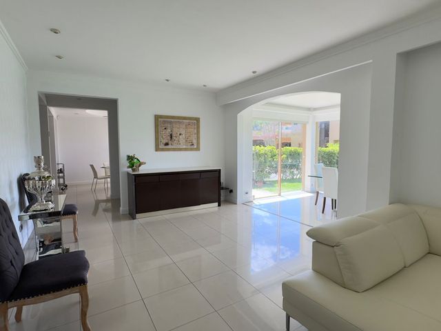 Residencia Colonial en Mora: 4 Hab / 3.5 Baños — 350 m² Const / 774 m² Lote — photo 6 of 20