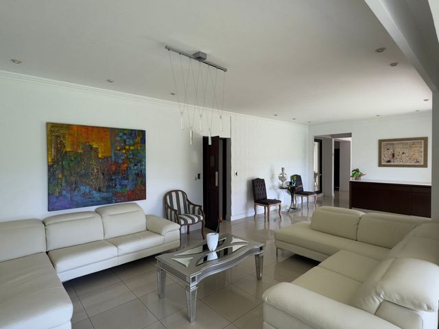 Residencia Colonial en Mora: 4 Hab / 3.5 Baños — 350 m² Const / 774 m² Lote — photo 2 of 20