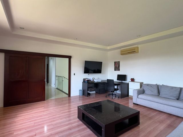 Residencia Colonial en Mora: 4 Hab / 3.5 Baños — 350 m² Const / 774 m² Lote — photo 15 of 20