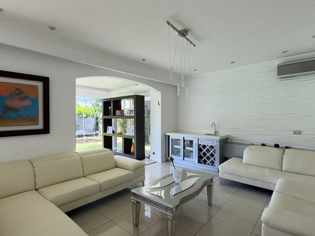 Residencia Colonial en Mora: 4 Hab / 3.5 Baños — 350 m² Const / 774 m² Lote — photo 9 of 20