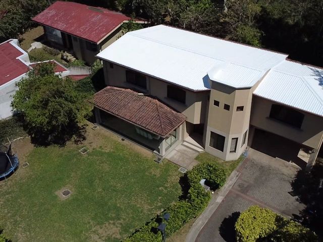 Residencia Colonial en Mora: 4 Hab / 3.5 Baños — 350 m² Const / 774 m² Lote — photo 11 of 20