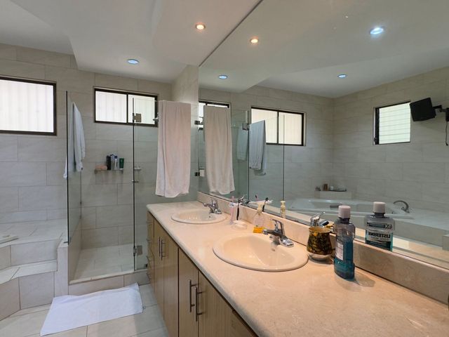 Residencia Colonial en Mora: 4 Hab / 3.5 Baños — 350 m² Const / 774 m² Lote — photo 13 of 20