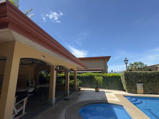 Residencia Colonial en Mora: 4 Hab / 3.5 Baños — 350 m² Const / 774 m² Lote — photo 17 of 20