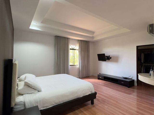 Residencia Colonial en Mora: 4 Hab / 3.5 Baños — 350 m² Const / 774 m² Lote — photo 7 of 20