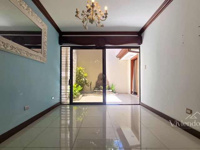Exclusiva Casa Esquinera - 3DOR/2.5BA - Jaboncillos, Escazú – Cerca de La Paco — photo 1 of 12