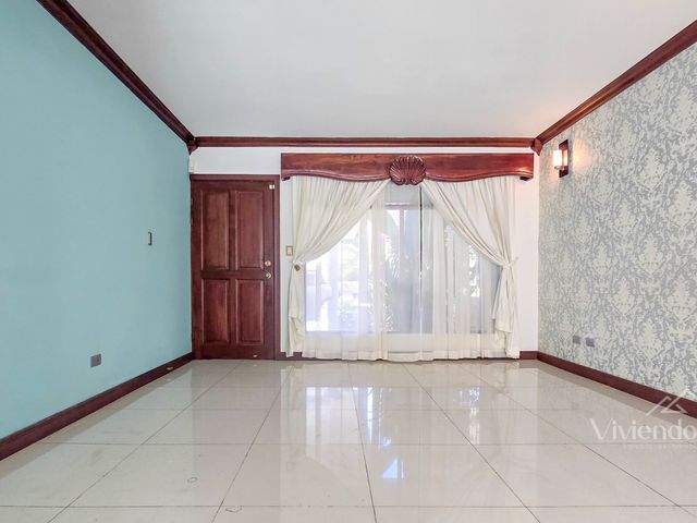 Exclusiva Casa Esquinera - 3DOR/2.5BA - Jaboncillos, Escazú – Cerca de La Paco — photo 10 of 12
