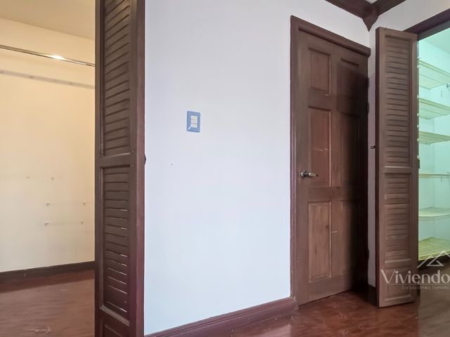 Exclusiva Casa Esquinera - 3DOR/2.5BA - Jaboncillos, Escazú – Cerca de La Paco — photo 2 of 12