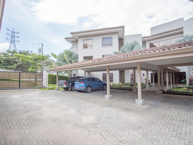 Altos las Palomas, Escazu - El Mirador - 4DOR/4.5BA - 293 M2 — photo 10 of 11