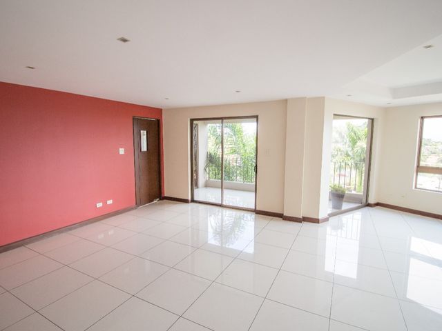 Altos las Palomas, Escazu - El Mirador - 4DOR/4.5BA - 293 M2 — photo 2 of 11