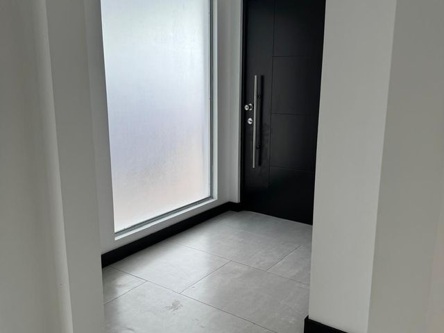 Rio Oro, Santa Ana - Casa Moderna de Una Planta - 215 m2 — photo 8 of 18
