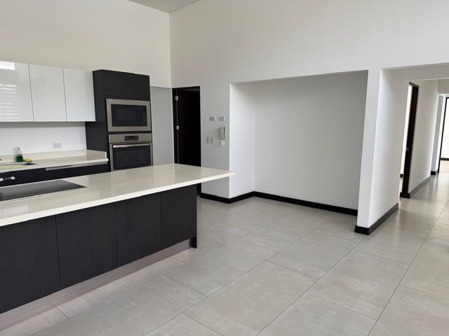 Rio Oro, Santa Ana - Casa Moderna de Una Planta - 215 m2 — photo 6 of 18
